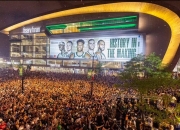 爱游戏tv-雄鹿队主场邀请观众参加比赛