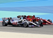 AYX体育赛事-威廉姆斯险胜哈斯车队，皮亚斯特里扛起全队