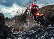 爱游戏体育官网-范弗利特孤星闪耀洛杉矶，残阵奇才如何撼动湖人霸权？