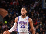 爱游戏APP-老将新秀联手作战，场上呈现绝妙组合，斗志昂扬