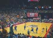 爱游戏APP-跨越疆界的篮球叙事，莫兰特冠军级表现与上海队压制猛龙的启示