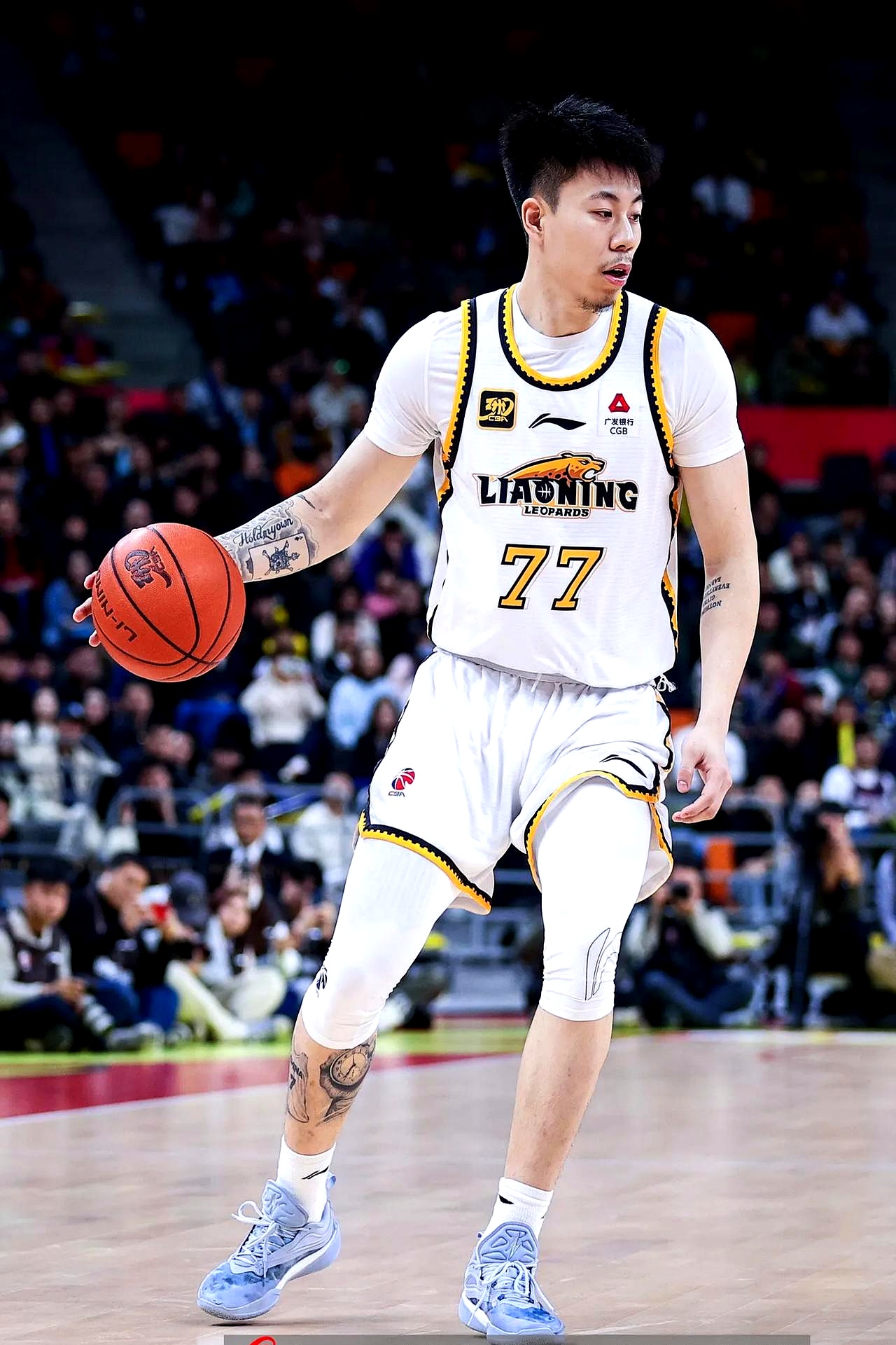 雄鹿险胜广州队，张镇麟点燃赛场