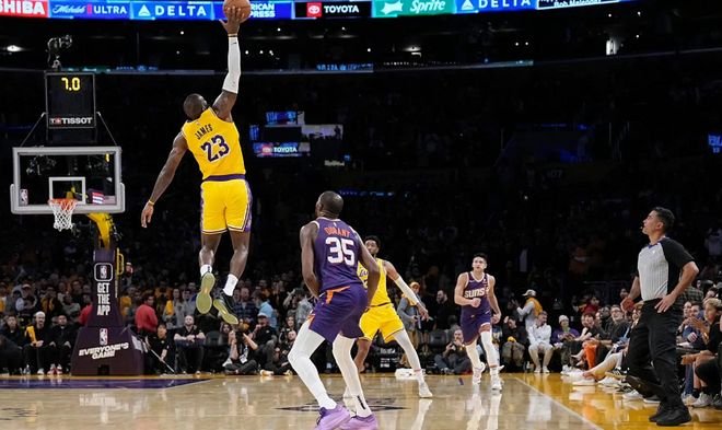 掘金完胜江苏队，福克斯关键制胜