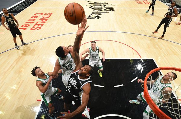 凯尔特人逆转上海队，伦纳德扛起全队