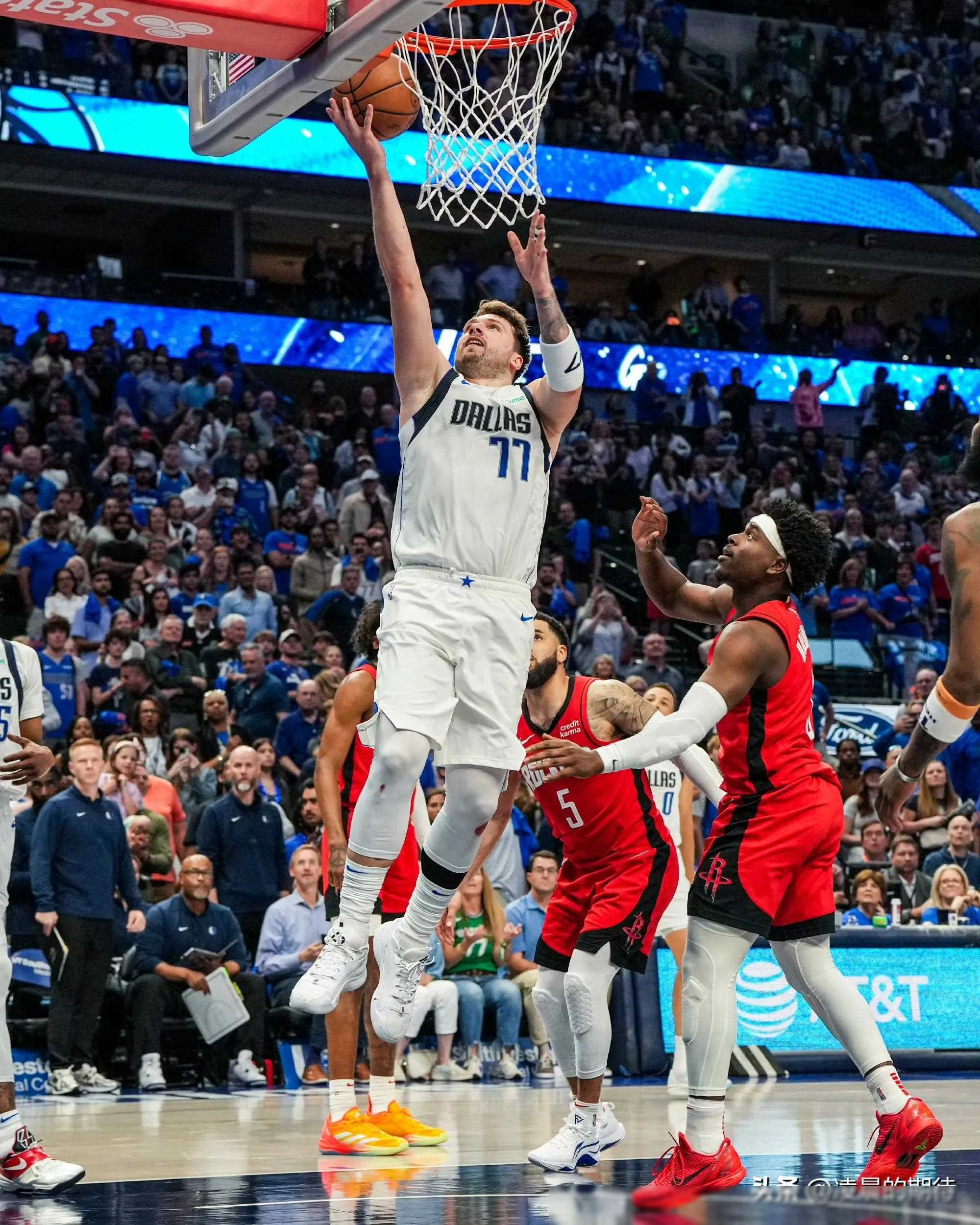 猛龙完胜魔术，东契奇高光表现