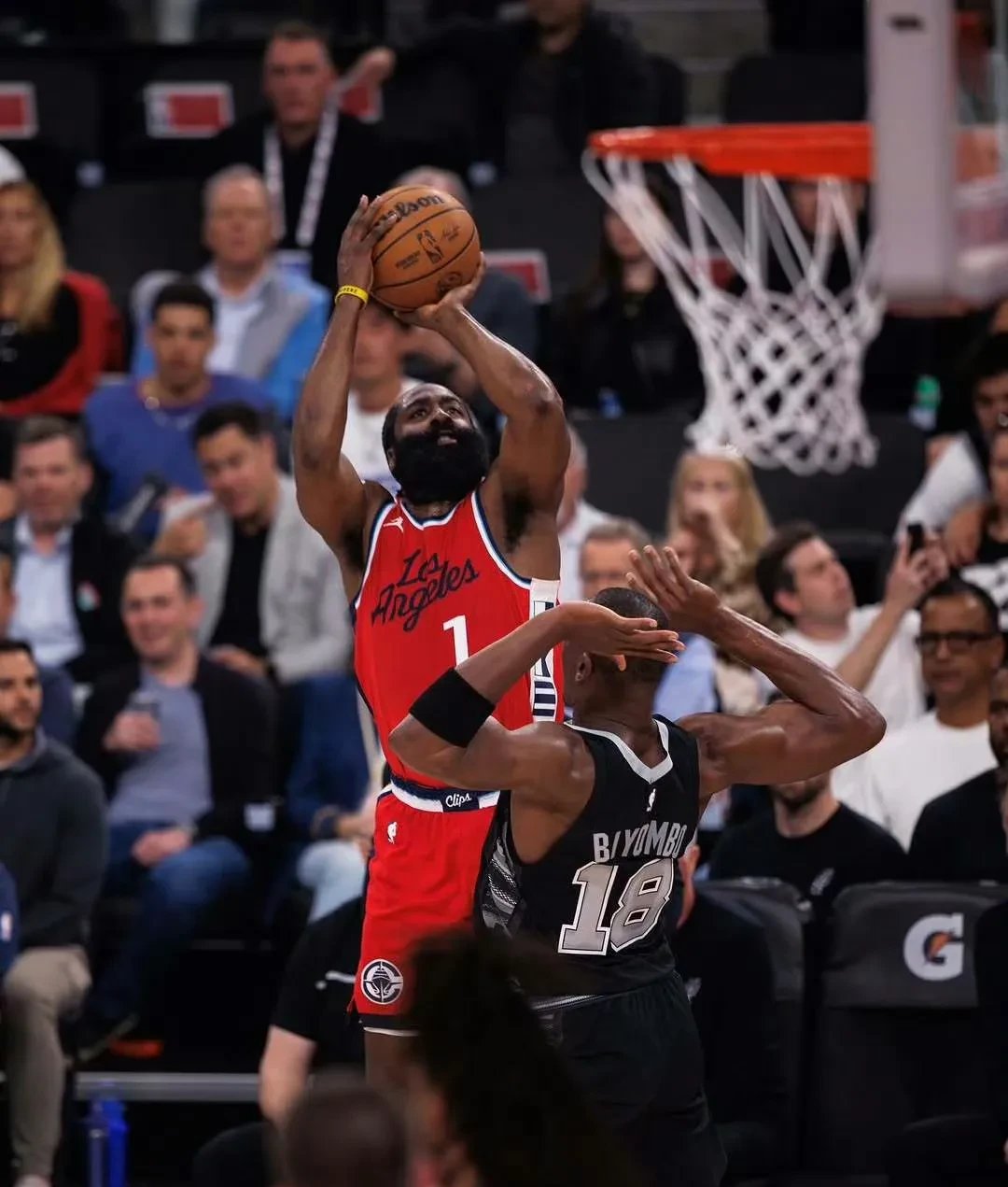 火箭险胜快船，拉文高光表现