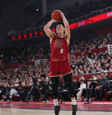 上海队轻取鹈鹕，赵继伟状态火热