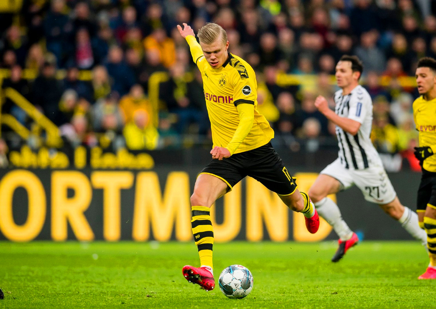 希腊逆转多特蒙德，格纳布里状态火热