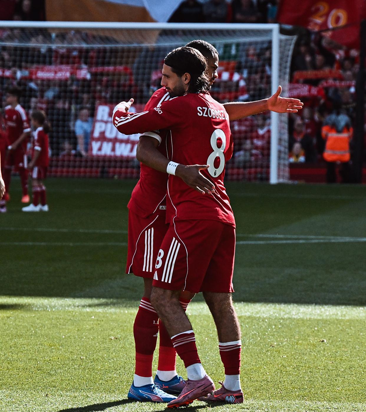 阿森纳主场逼平对手，英超争冠形势举棋不定