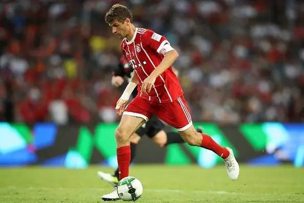 荷兰横扫AC米兰，穆勒刷新纪录